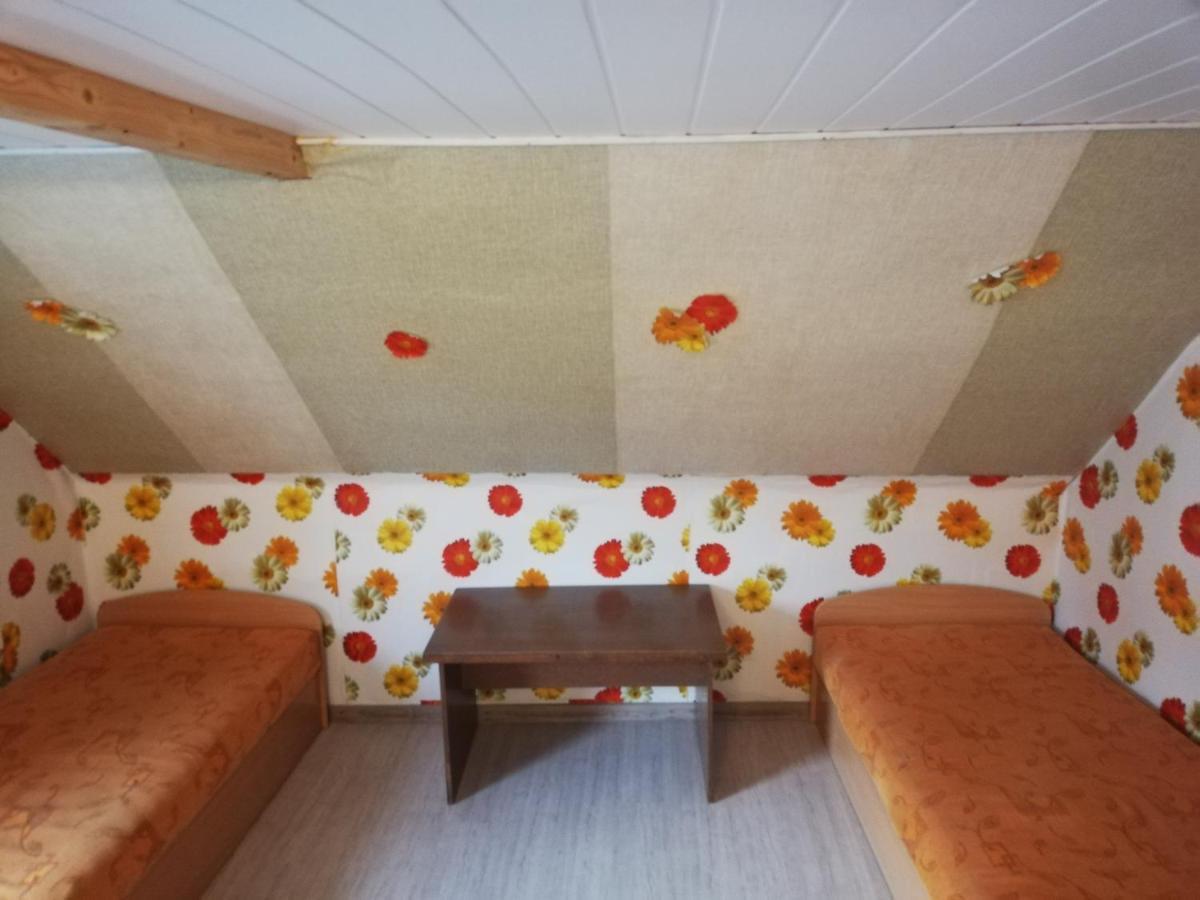 Nakvyne Apgyvendinimo Paslaugos Daivos Nakvynes Namai Hostel Biržai Kültér fotó